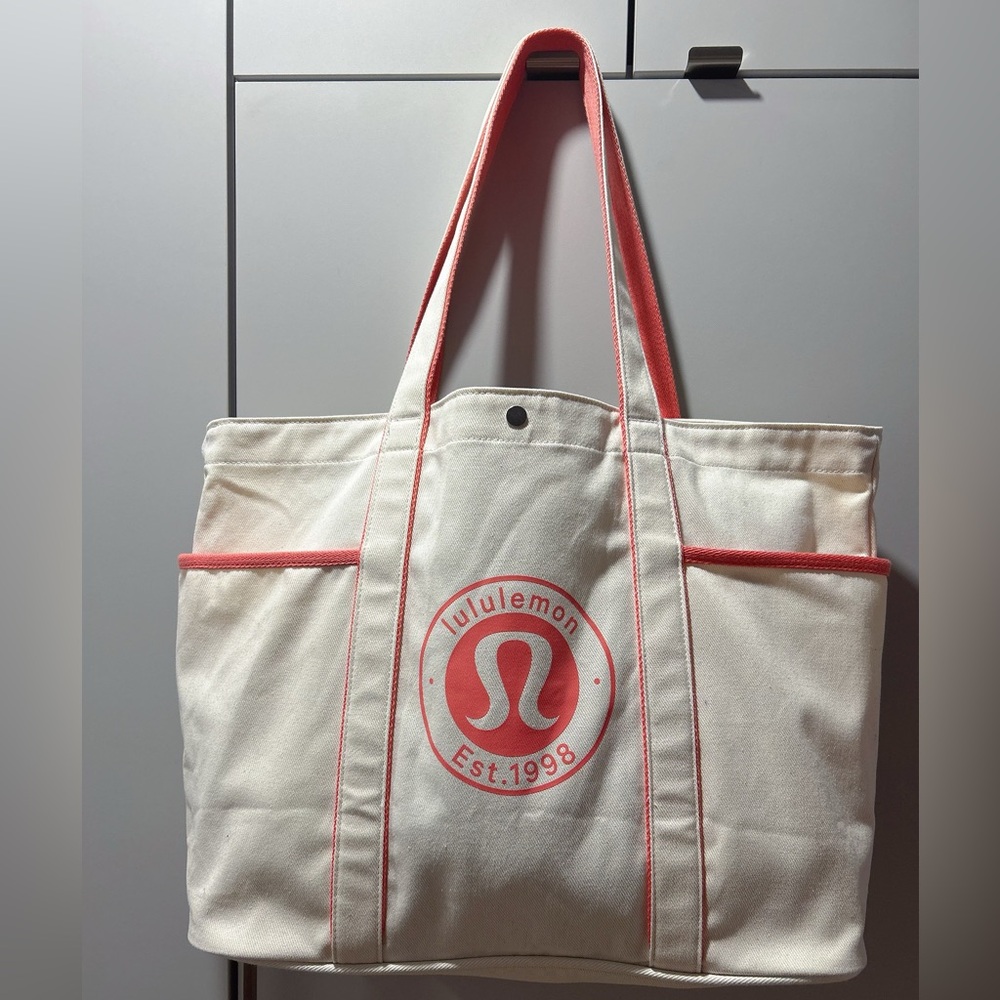 lululemon athletica Tote in Cream and Coral
